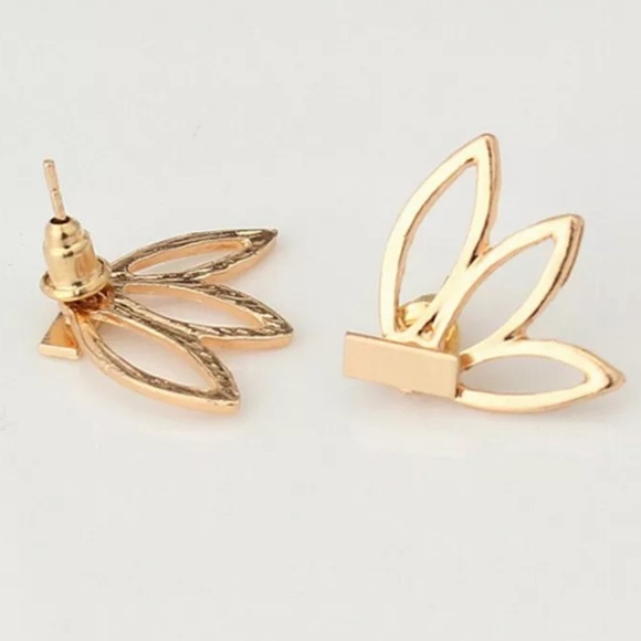 New Gold Filled Lotus Leaf Hollow Stud Earrings - Picture 2 of 3